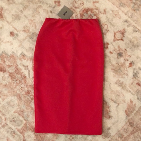 Selling this brand-new, never been worn red pencil skirt. - Picture 1 of 3